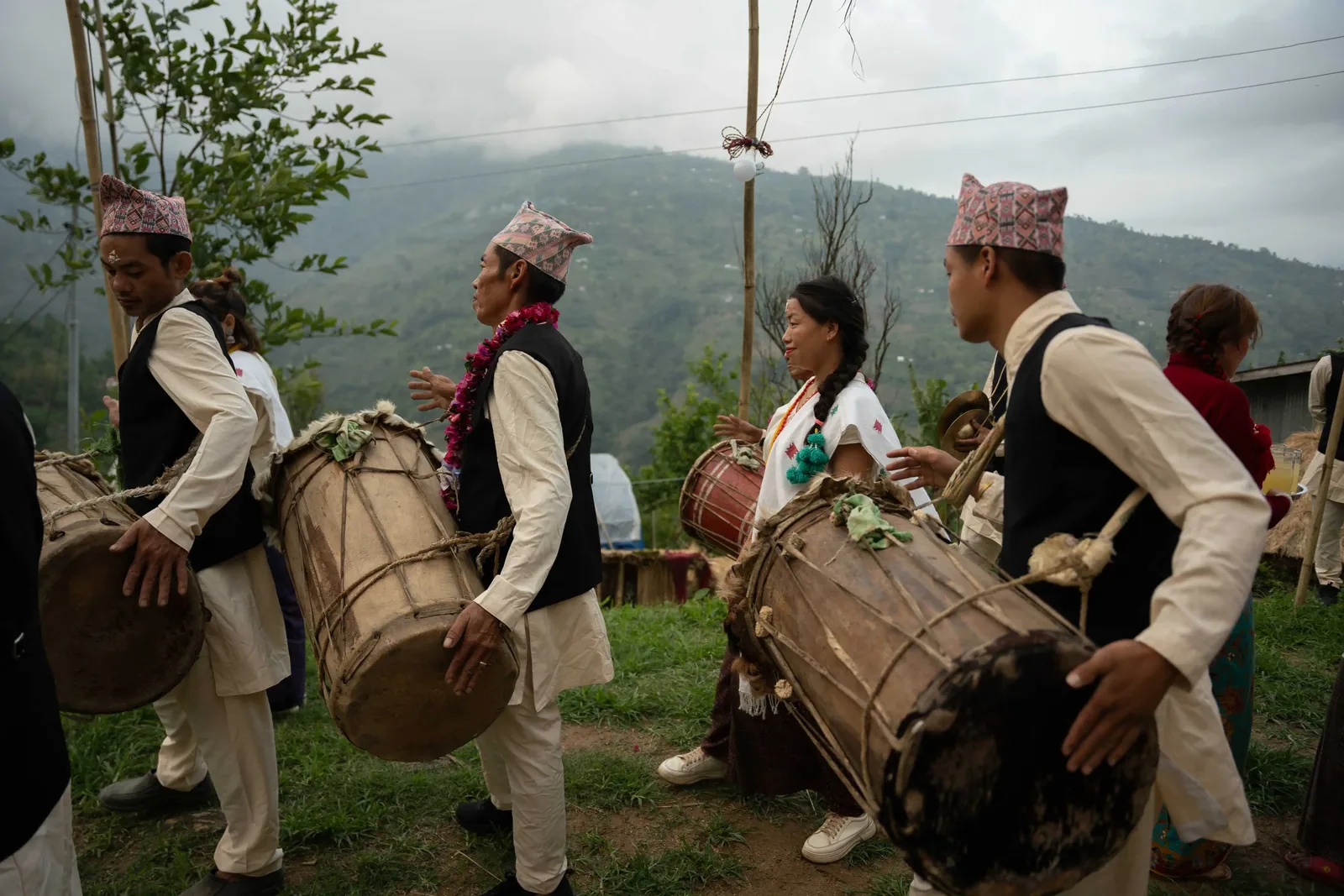 Aathpahariya Men playing Dhol for Dhol dance